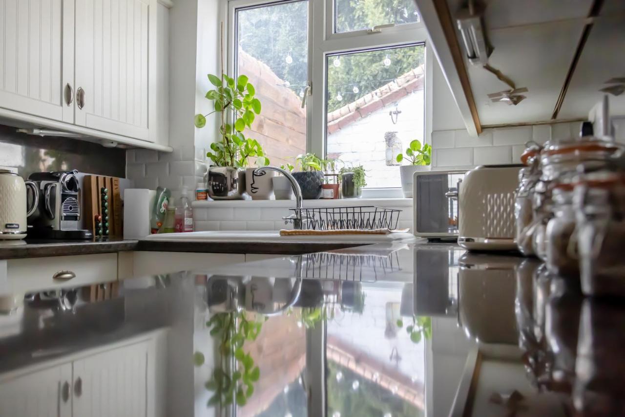 Hereford City - St Owens Terrace - Comfortable & Spacious Well Presented Three Storey House, Perfect For A Weekend Away & Exploring The City On Foot - Hosted By Rentmyhouse Exterior photo